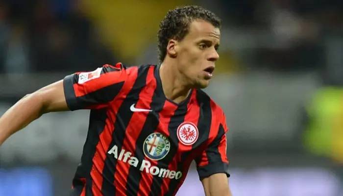 包含里程碑夜法兰克福内部沟通；意甲冲刺阶段刷纪录；信心回归；数据趋势出现新变化的词条